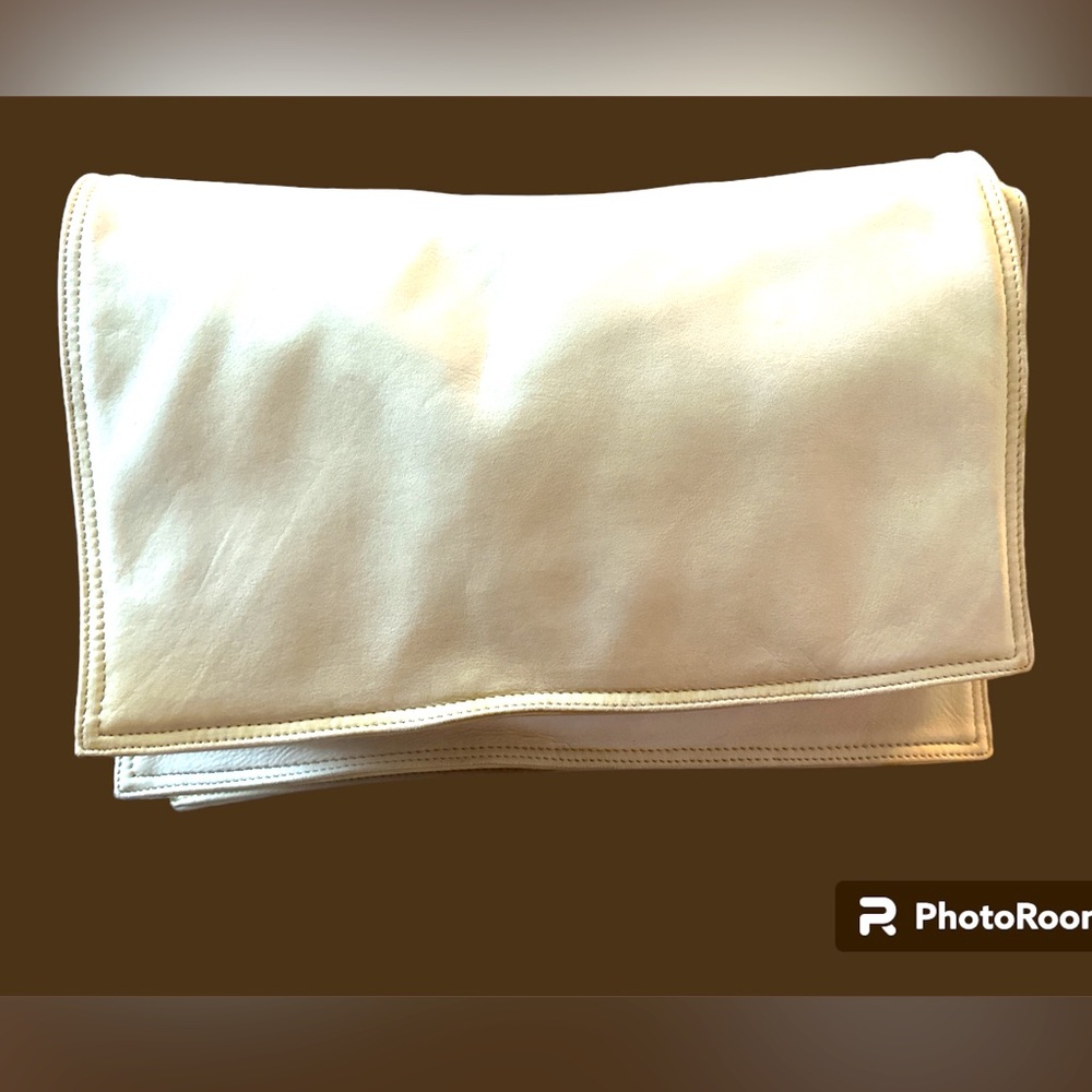 Authentic Bottega Veneta  White Genuine Leather  Clutch